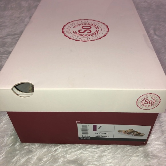 SO Goldfish Women’s Footbed Sandals - Picture 3 of 3